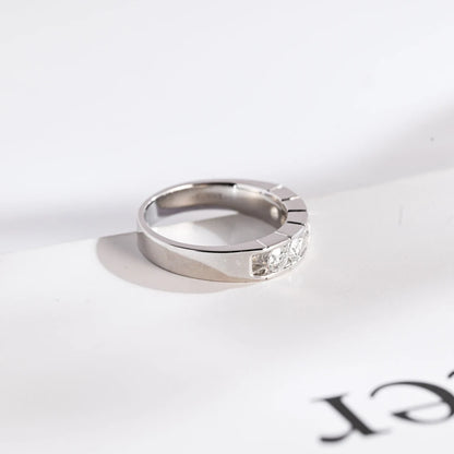Women's engagement ring