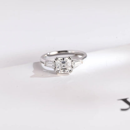 Modern engagement ring