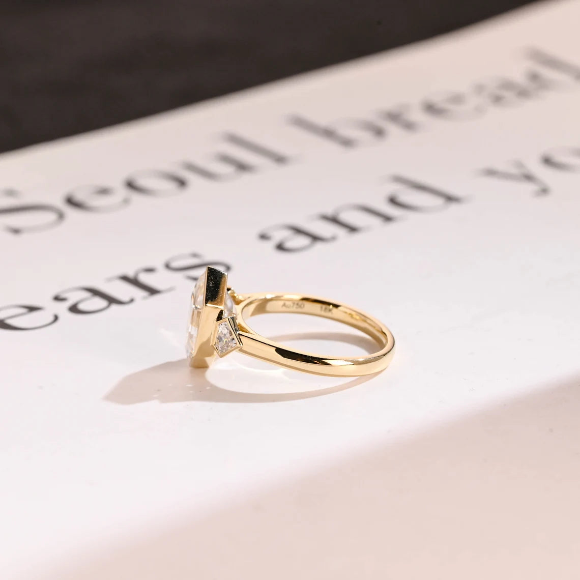 Women engagement ring
