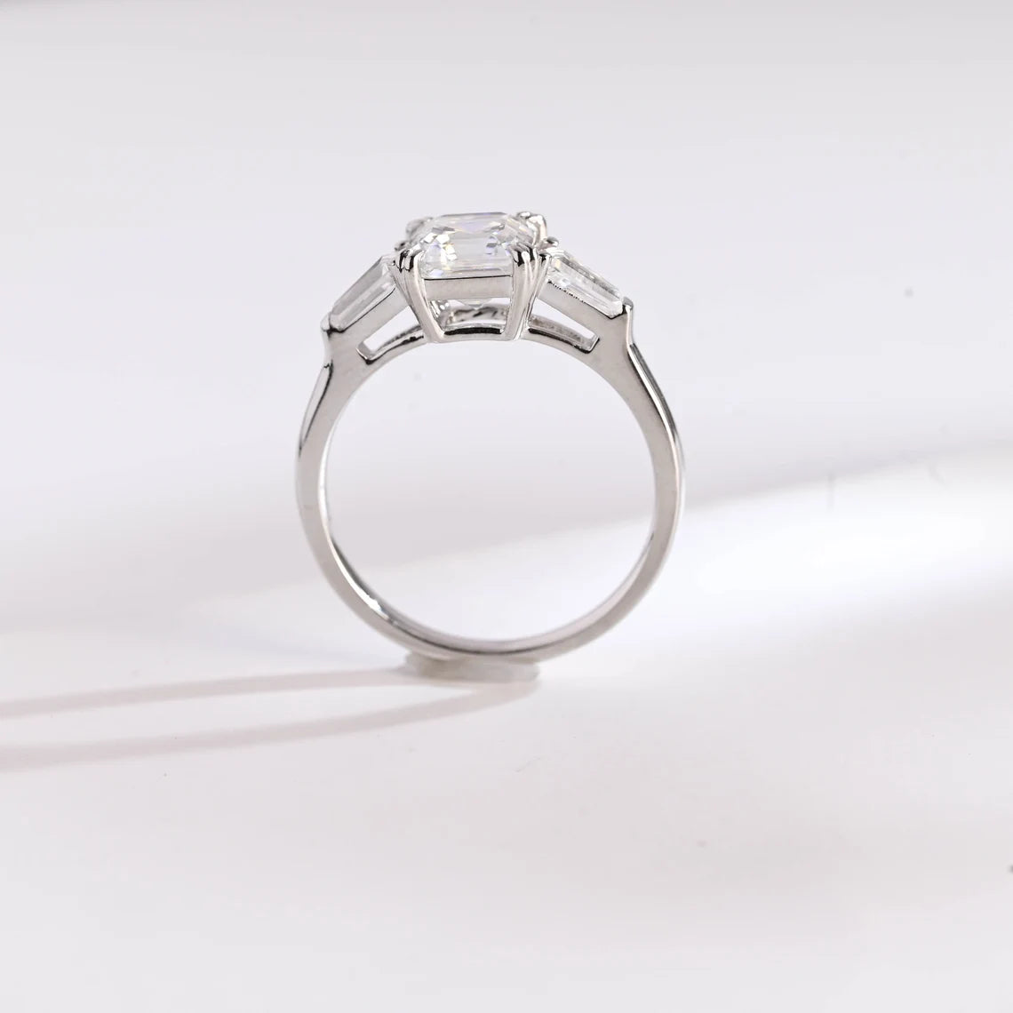 Tapered baguette side stone ring