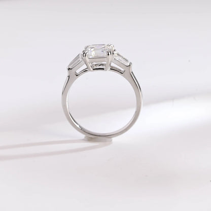 Tapered baguette side stone ring