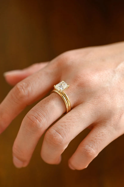 Timeless engagement ring