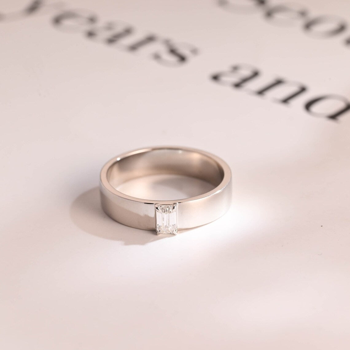 Claw prong diamond ring