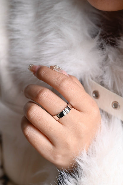 Emerald cut solitaire band