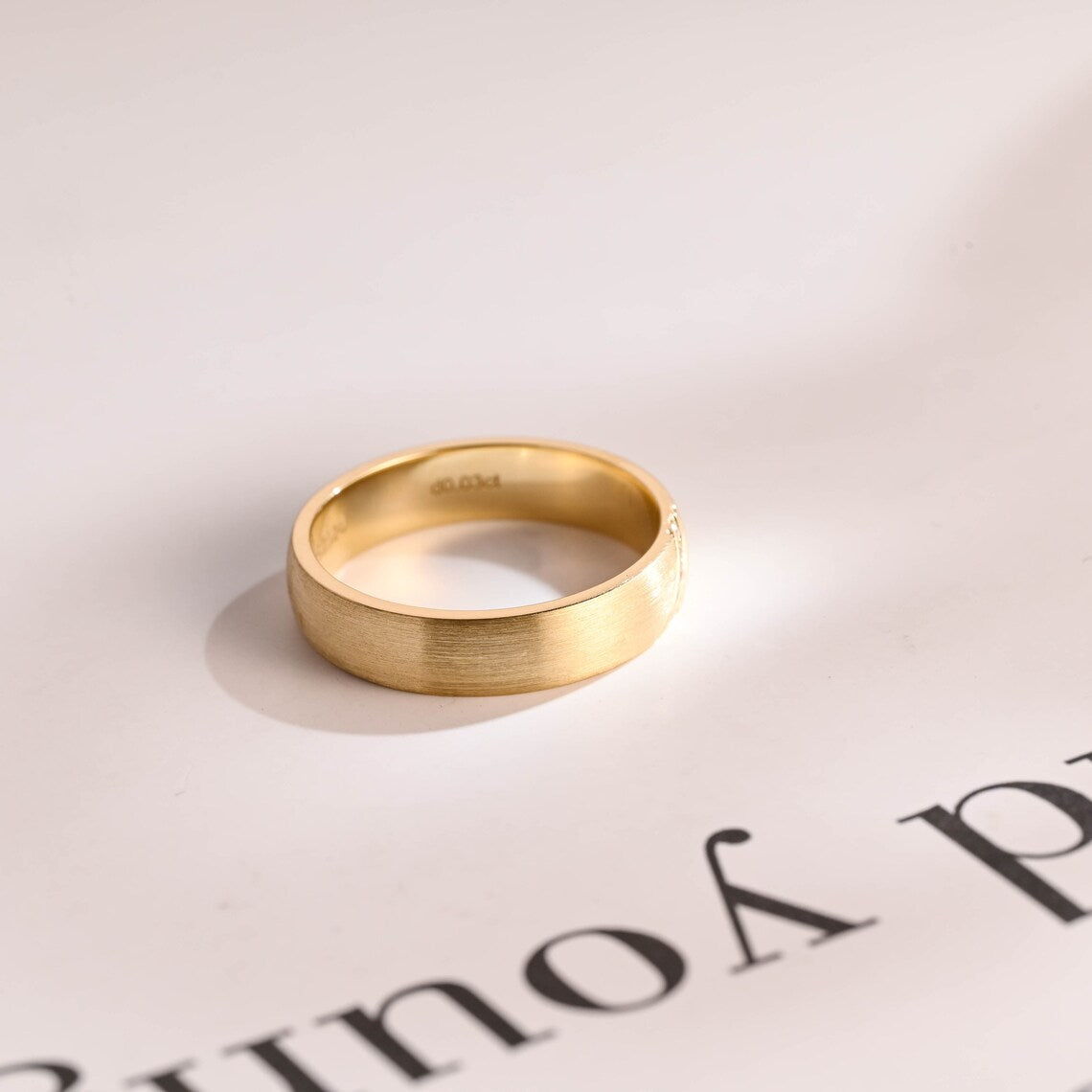 Men's gold wedding band