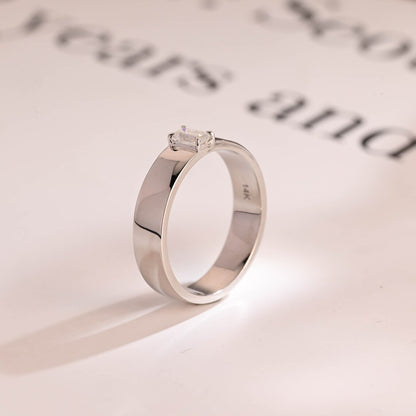 Solitaire engagement ring