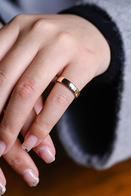Simple gold ring