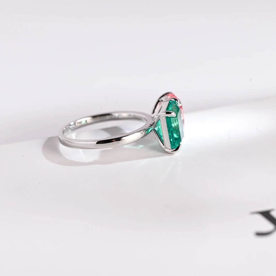Modern tio et moi engagement ring