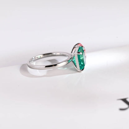 Modern tio et moi engagement ring