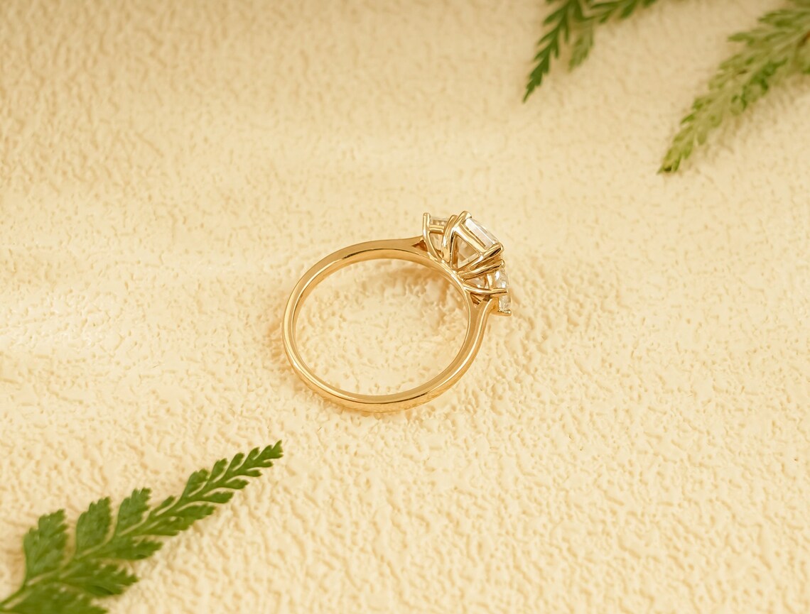 Modern engagement ring