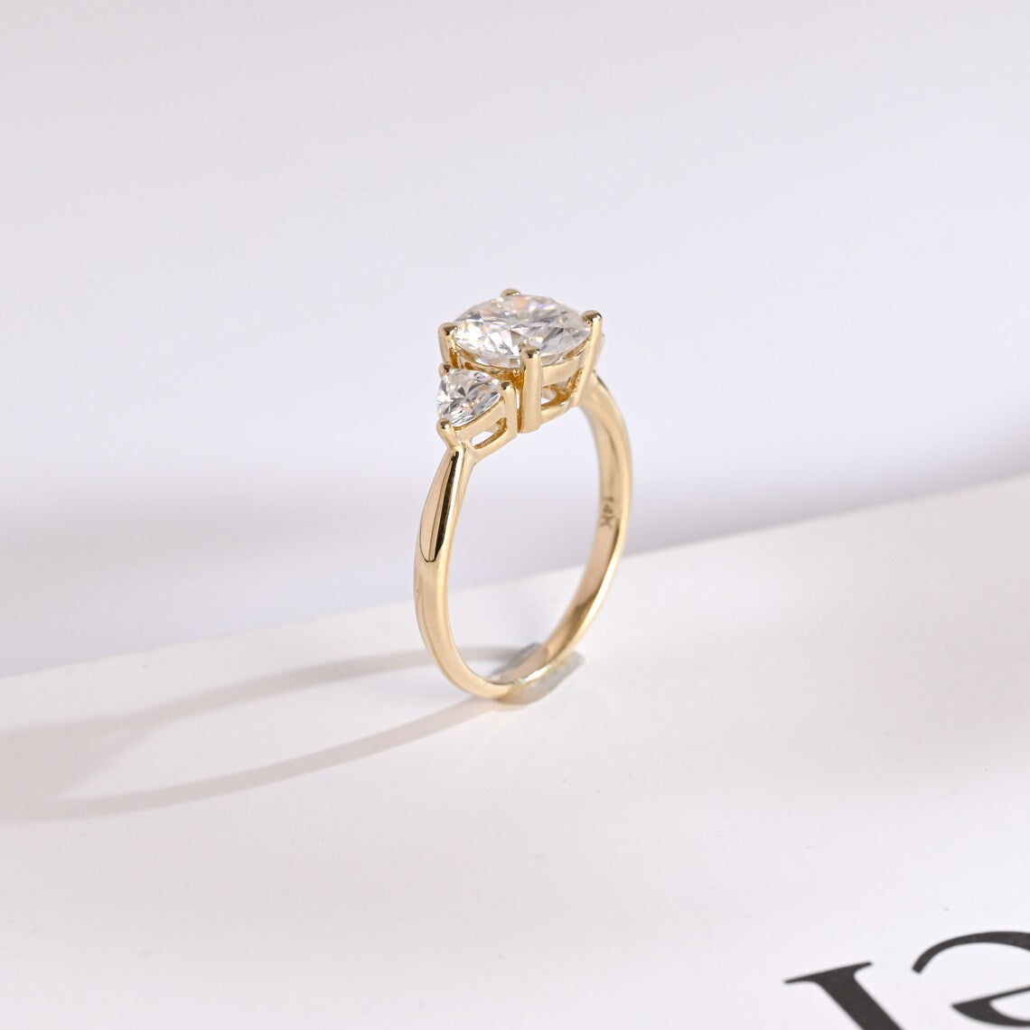 Round cut moissanite ring