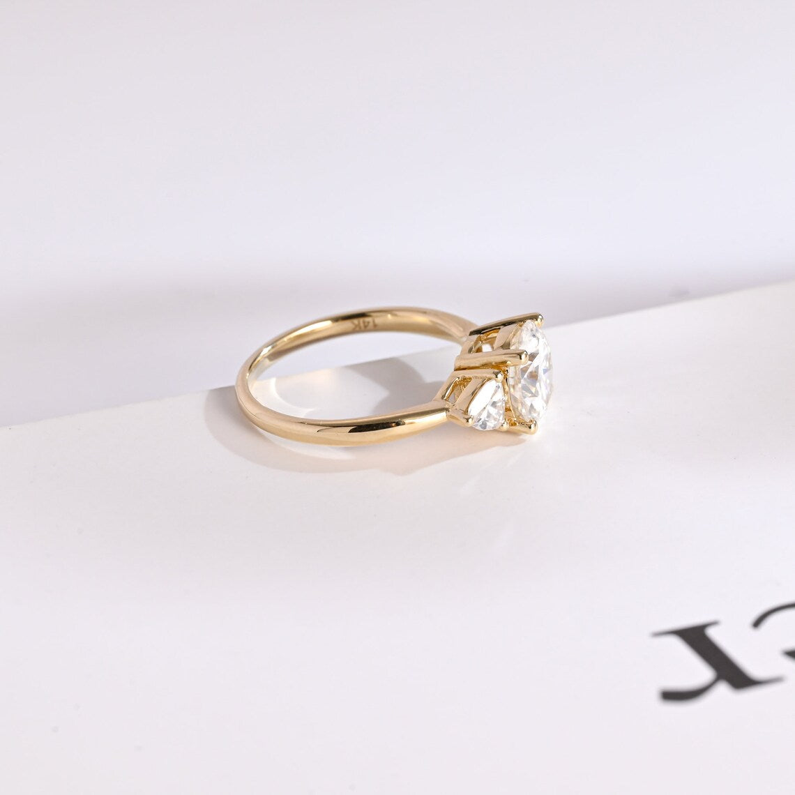 Luxury engagement ring