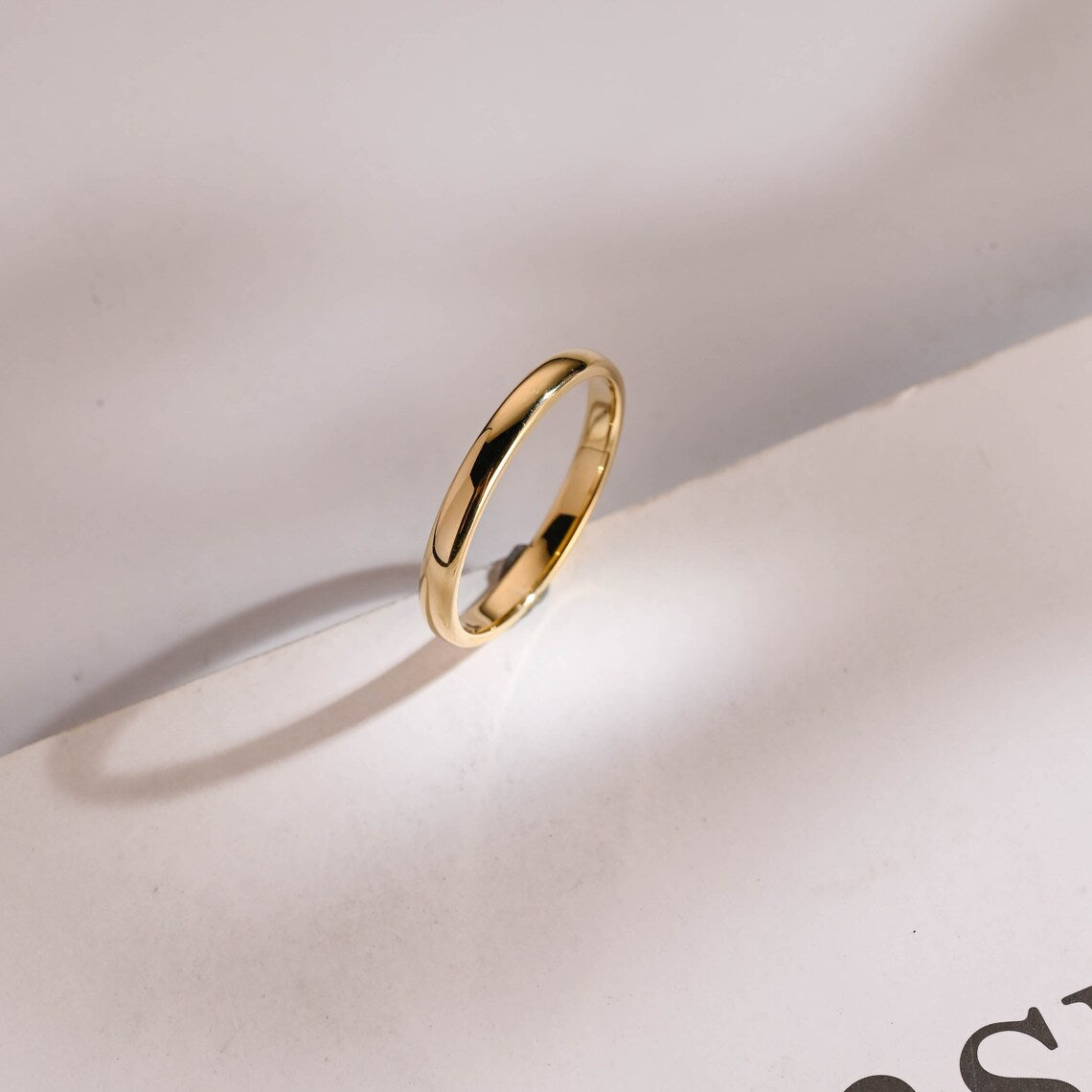 Men’s gold wedding band