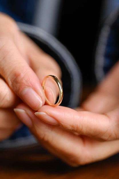 Women’s gold wedding band