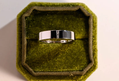 Round cut moissanite diamond ring