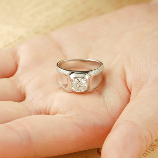 Round cut moissanite engagement ring