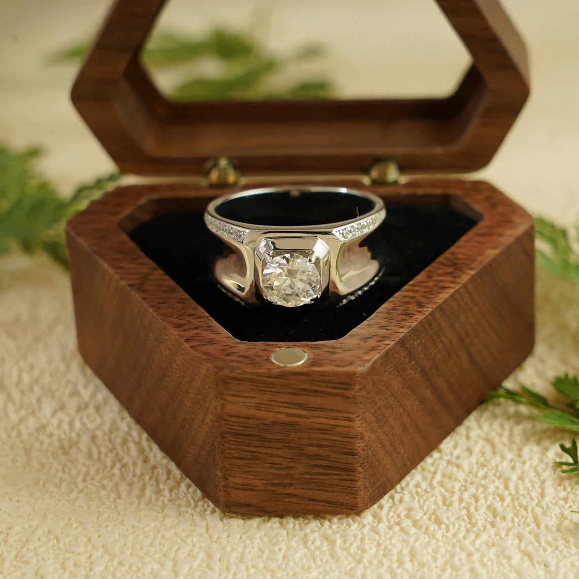 Round cut moissanite engagement ring