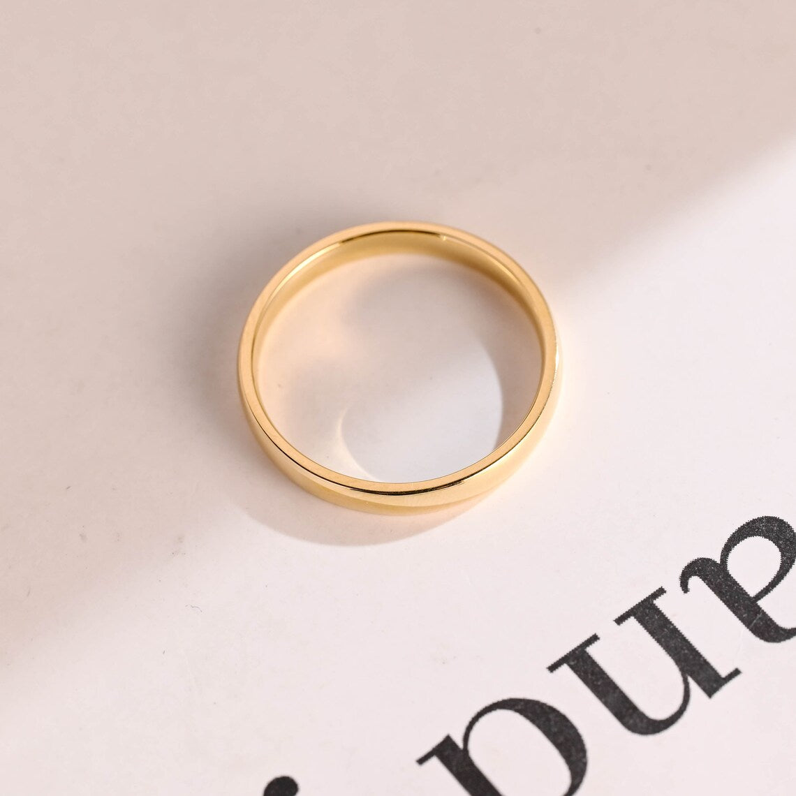 Women’s gold wedding ring