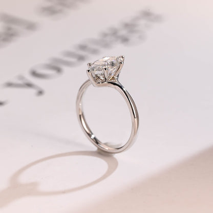 Solitaire engagement ring