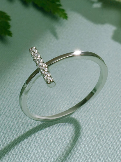 Round cut moissanite band