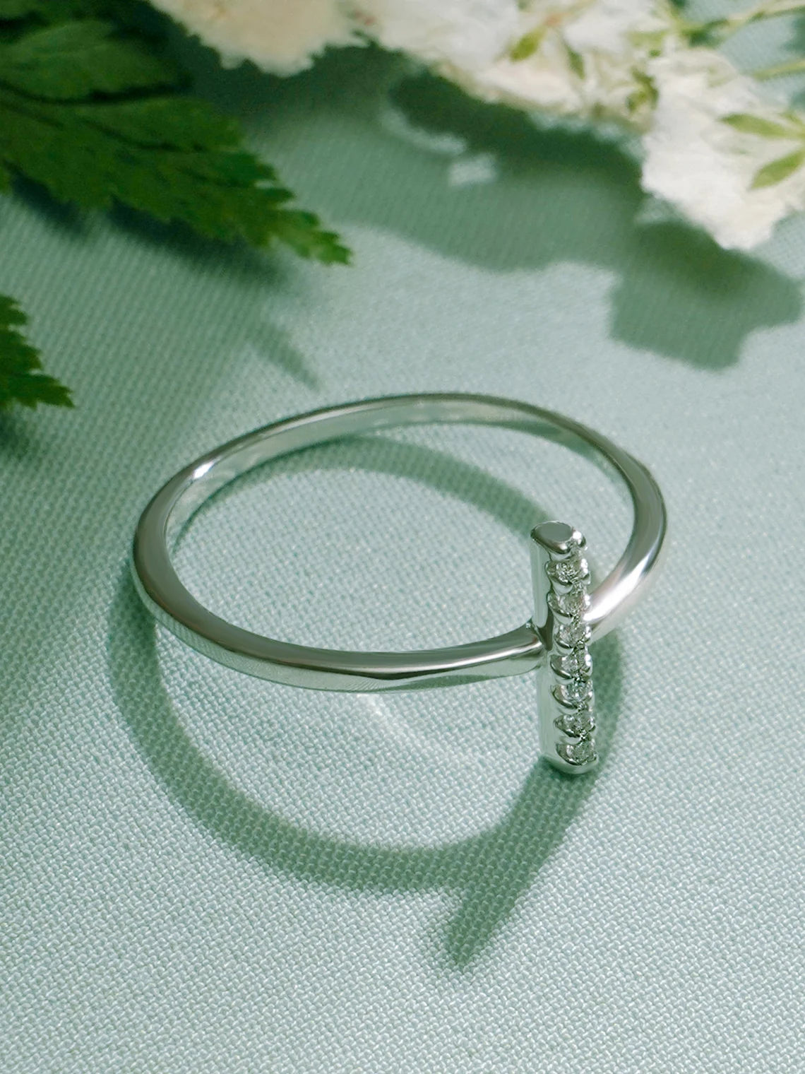 Modern gold band ring