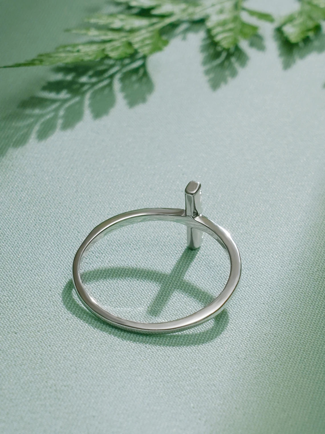 Unique solitaire ring