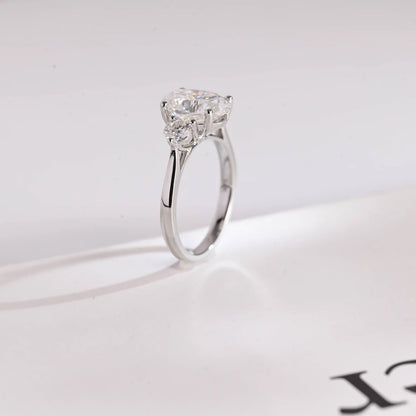 Oval cut moissanite ring