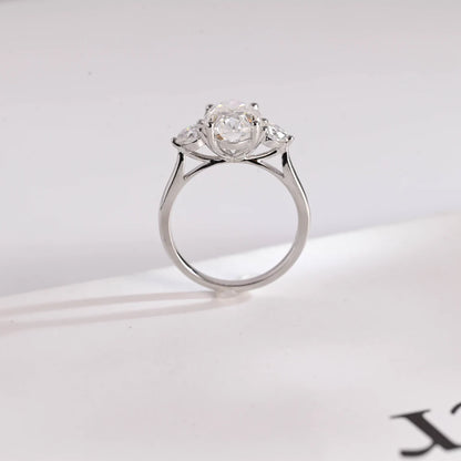 Round side stone ring