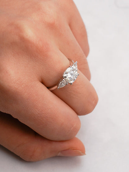 Promise ring moissanite