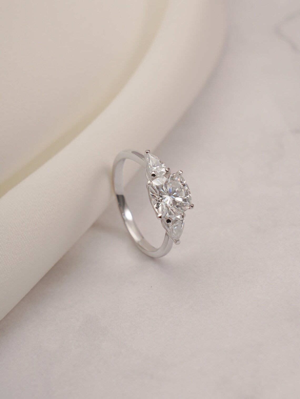 Pear side stone ring