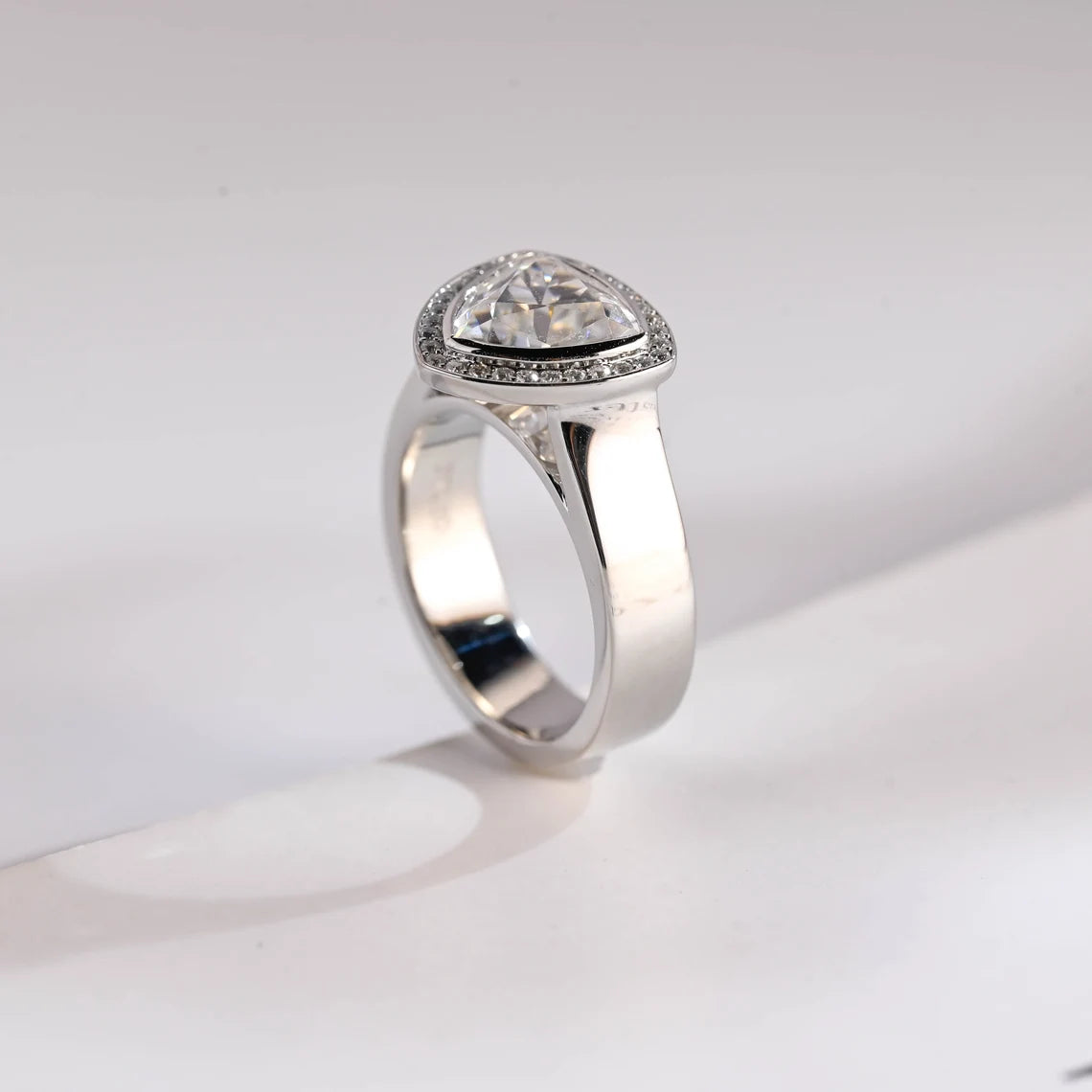 Unisex moissanite ring