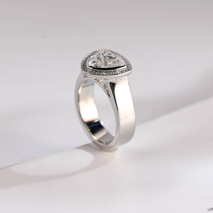 Unisex moissanite ring