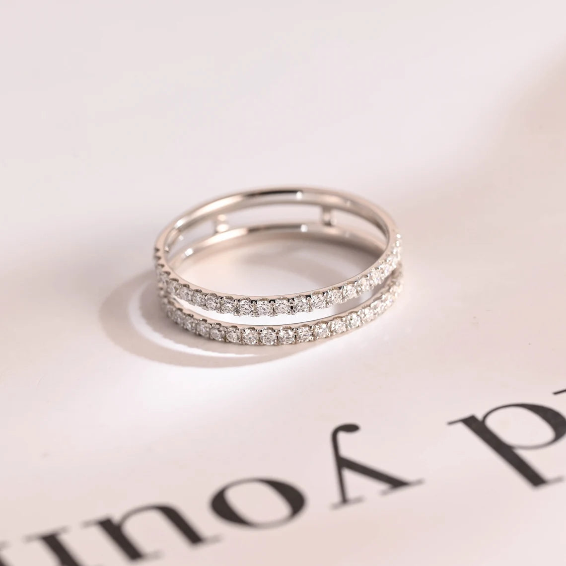 Round cut diamond enhancer ring
