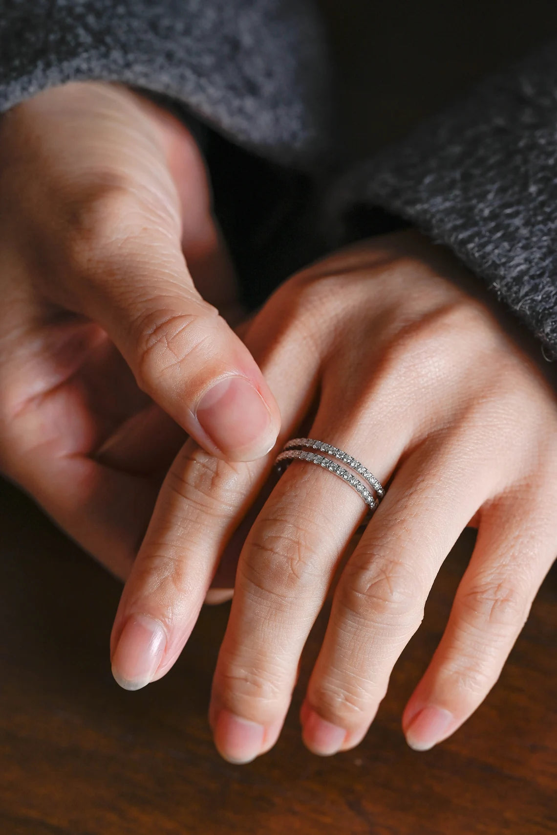 Round stone gold band