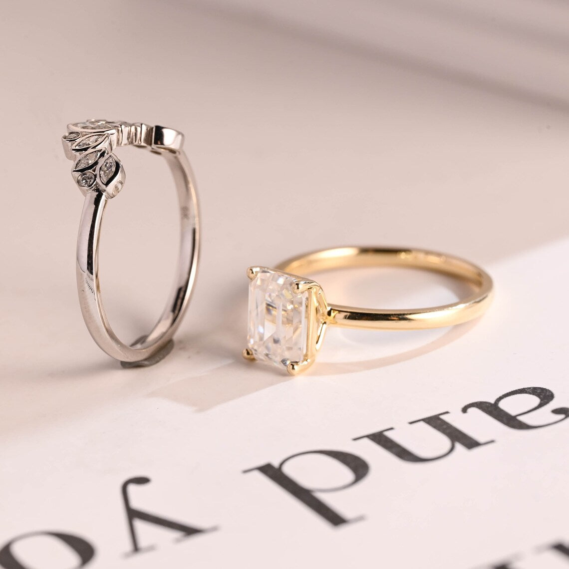 Leaf accent curved wedding band