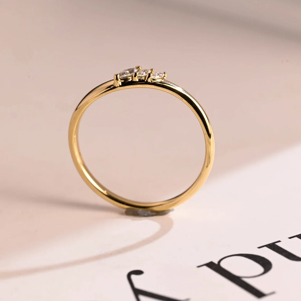 Freeform solitaire ring