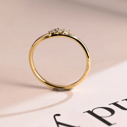 Freeform solitaire ring