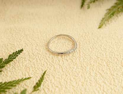 Round cut moissanite band