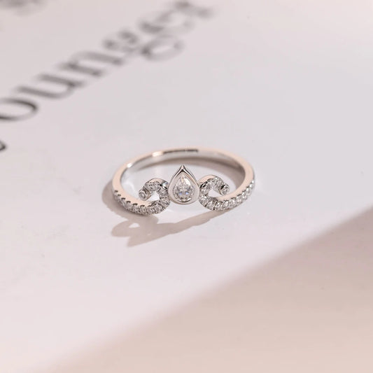 Bezel pear cut moissanite band