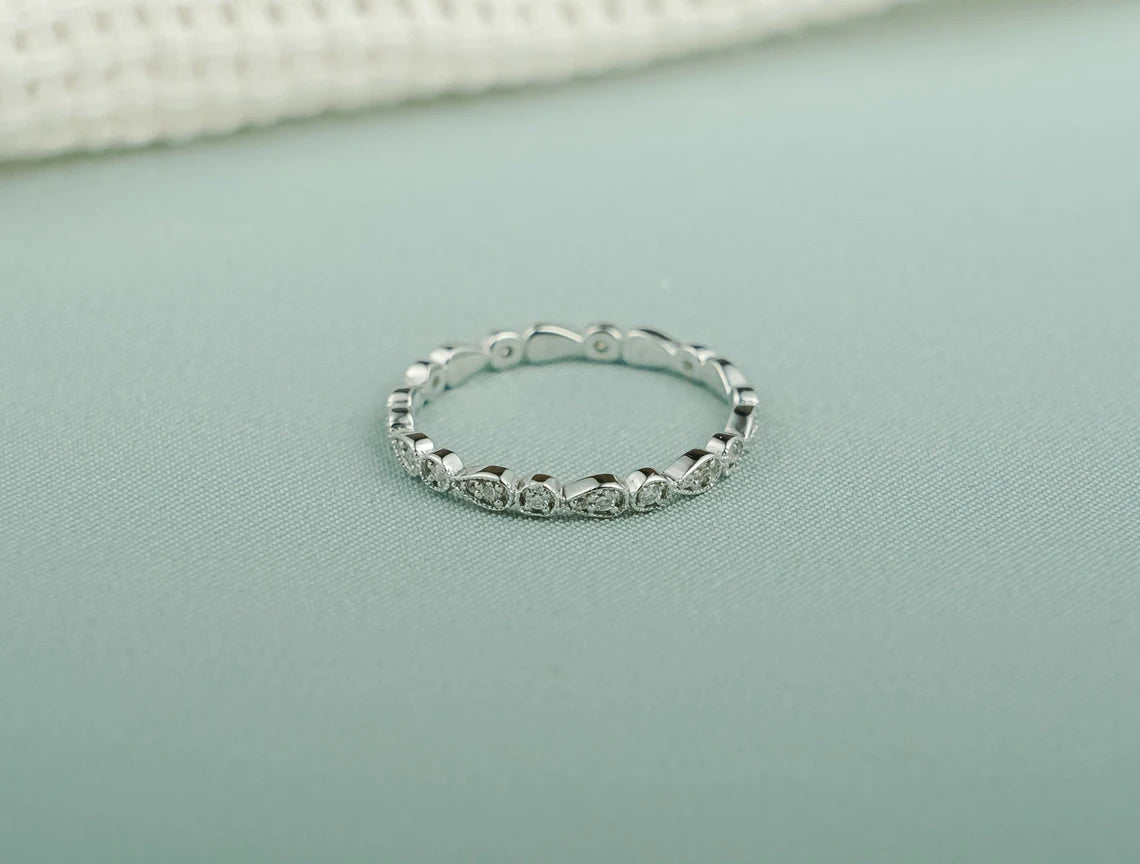 Antique style diamond ring