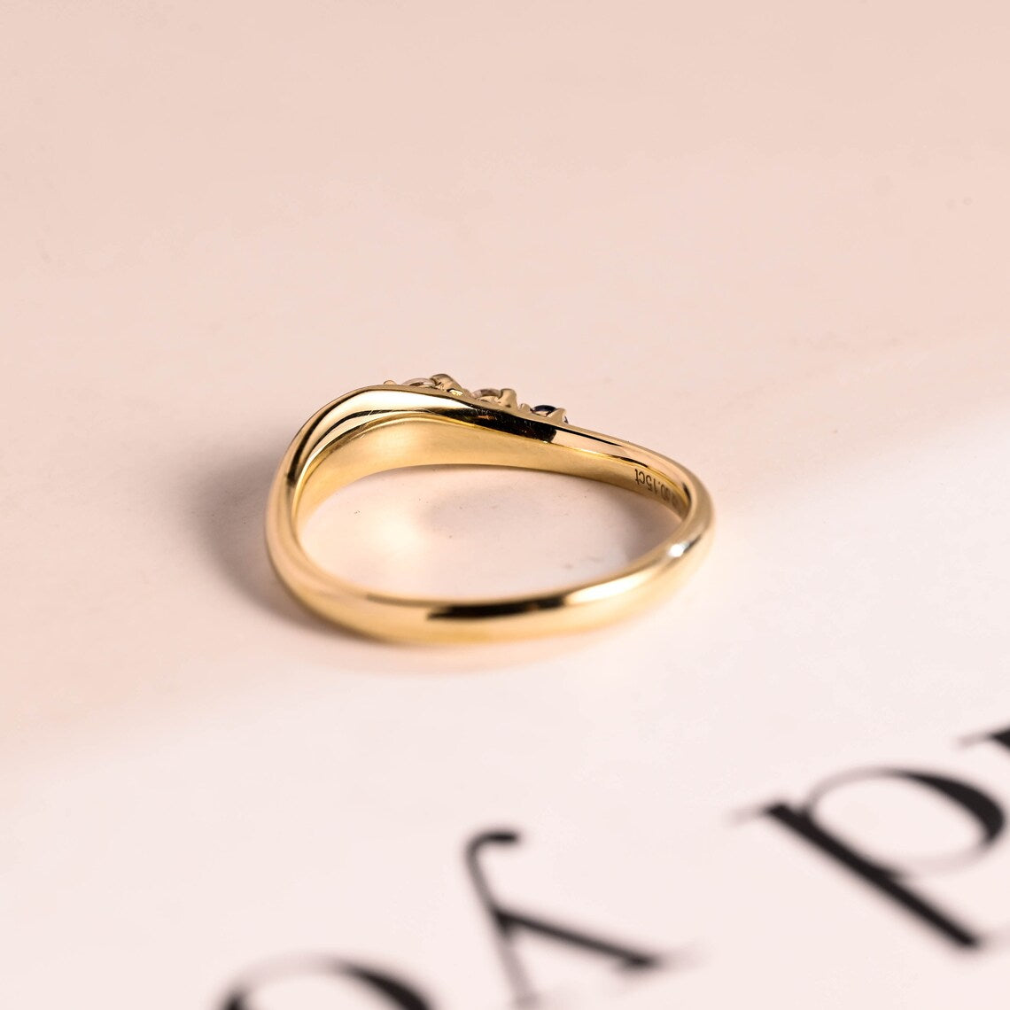 Round cut moissanite ring