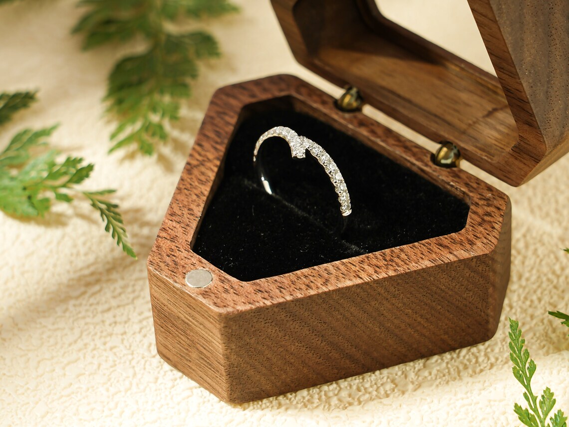 Curved anniversary ring