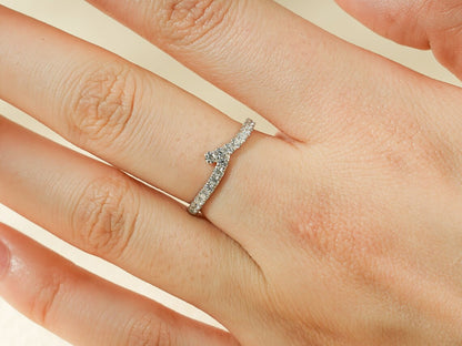 Classic curved wedding ring