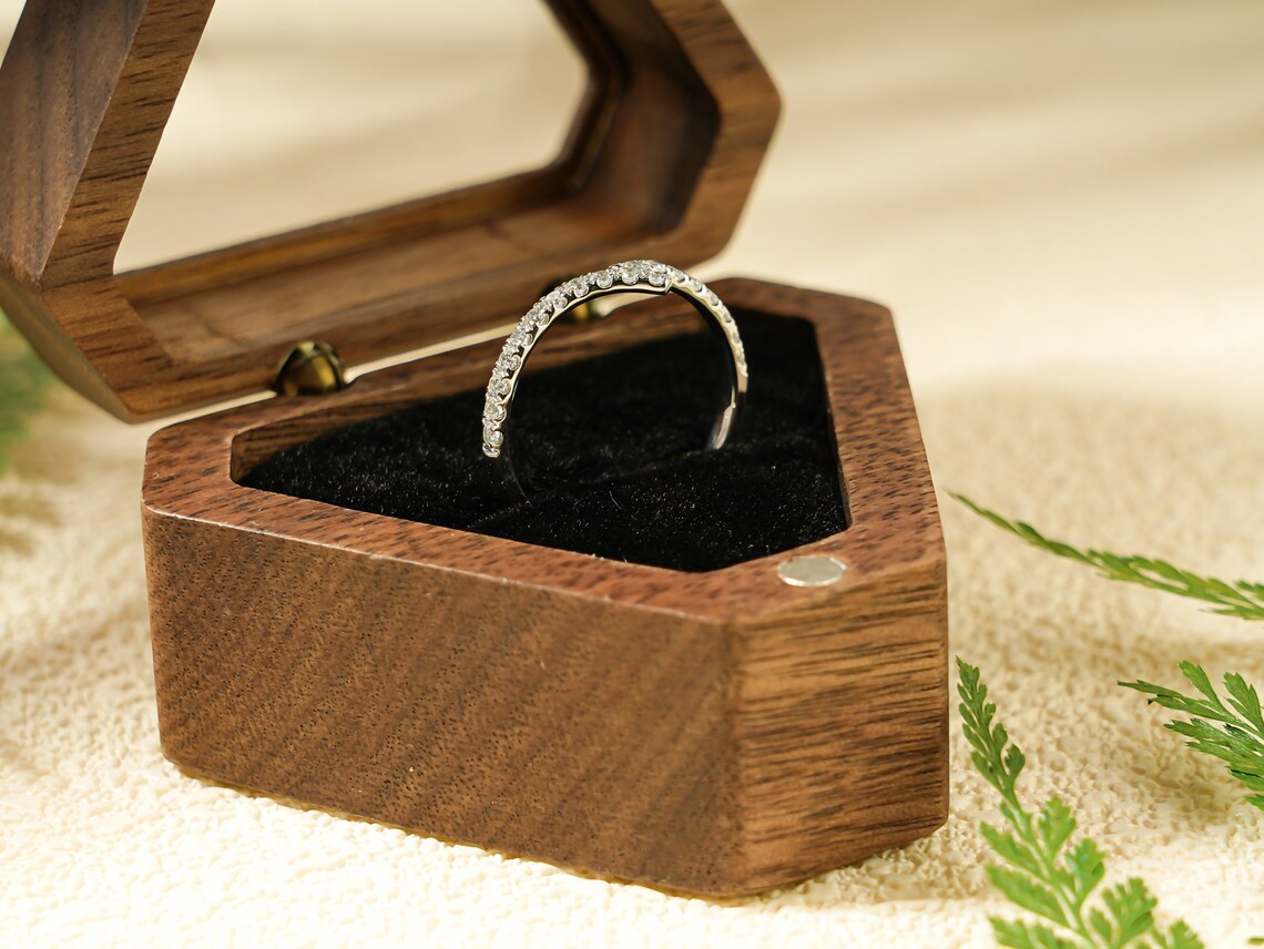 Vintage V shape ring