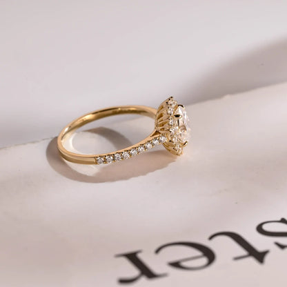 oval cut engagement ring