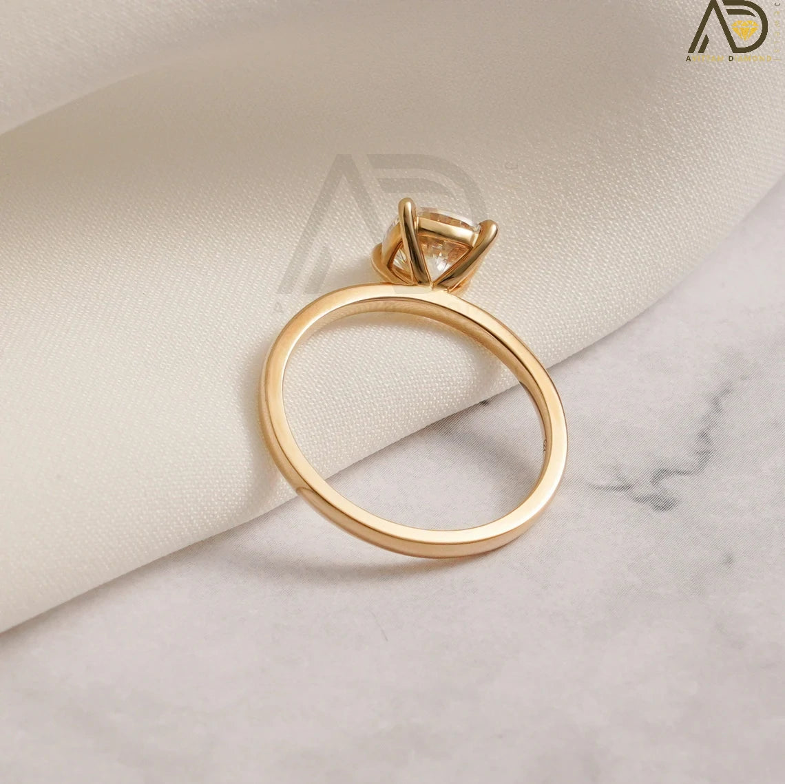 Elegant Gold Engagement Rings
