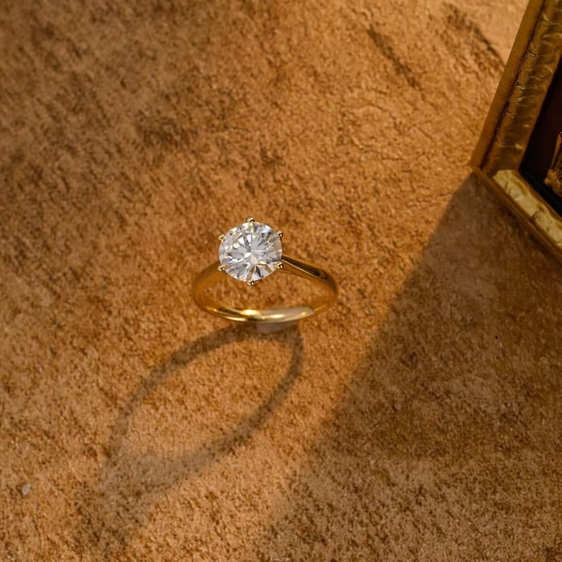 Round cut moissanite ring