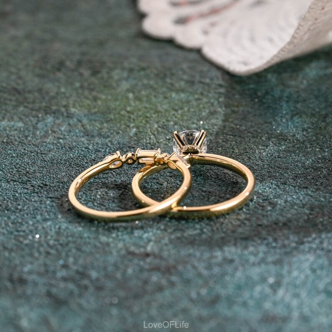 Anniversary ring gift