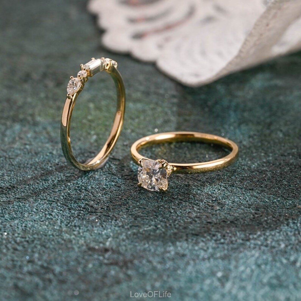 Women’s engagement ring