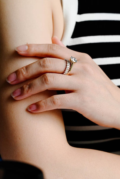 Timeless engagement ring set